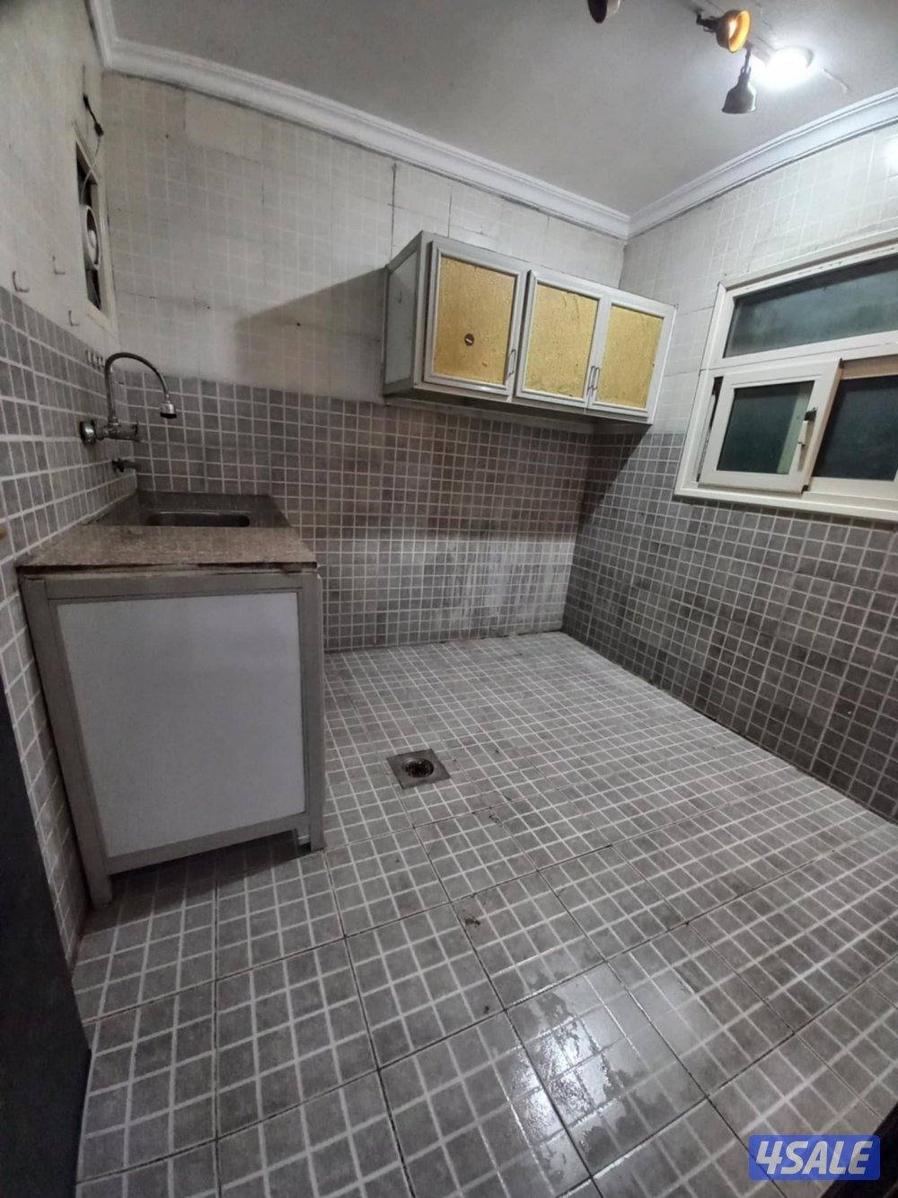 شقه للايجار ميدان حولي7