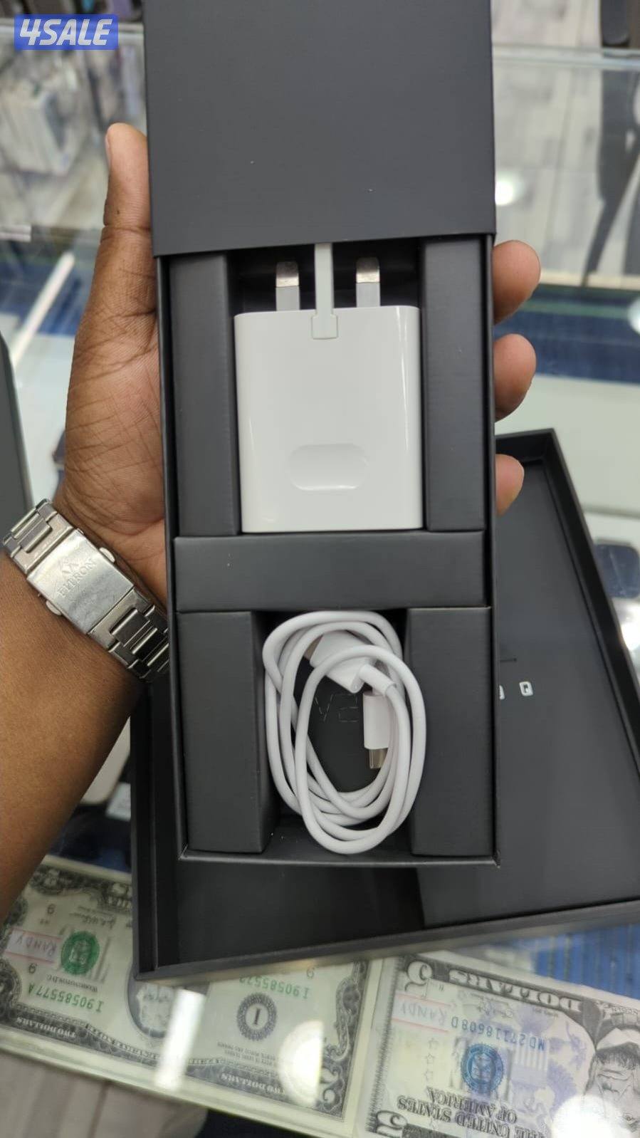 Honor  magic v5  gold 512 gb0