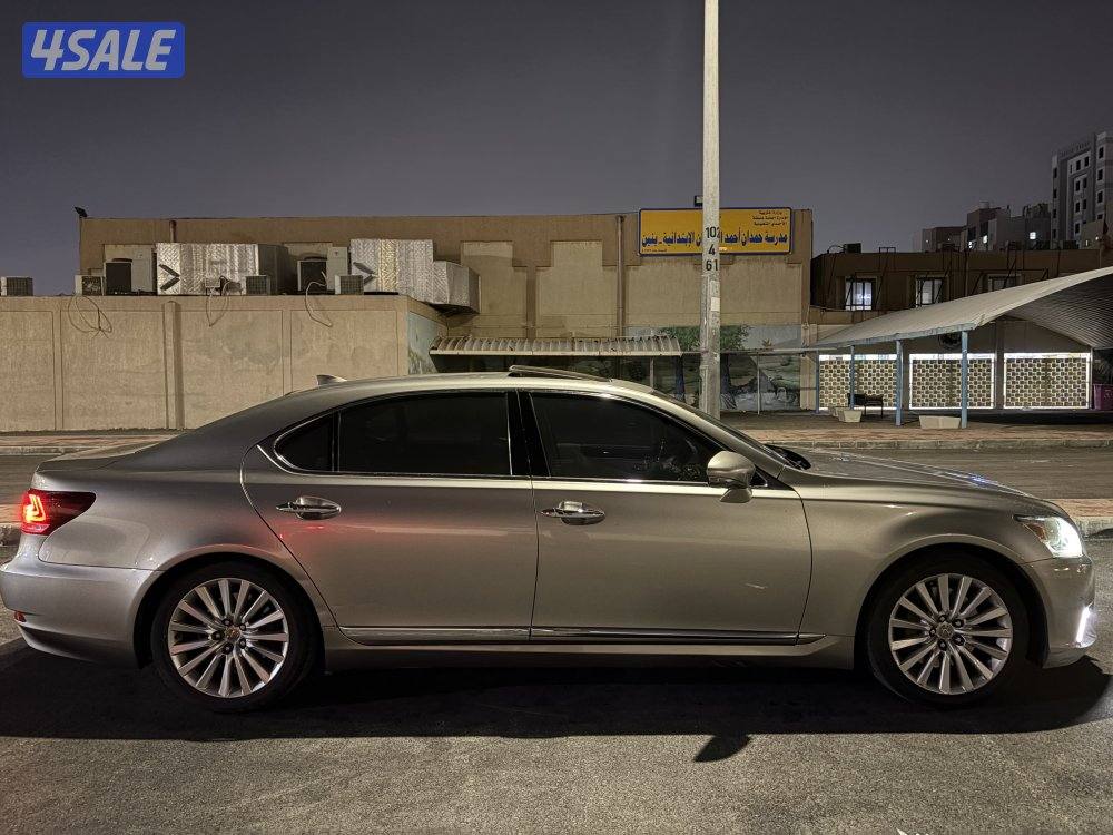 للبيع لكزس Ls460 لارج وارد الساير4