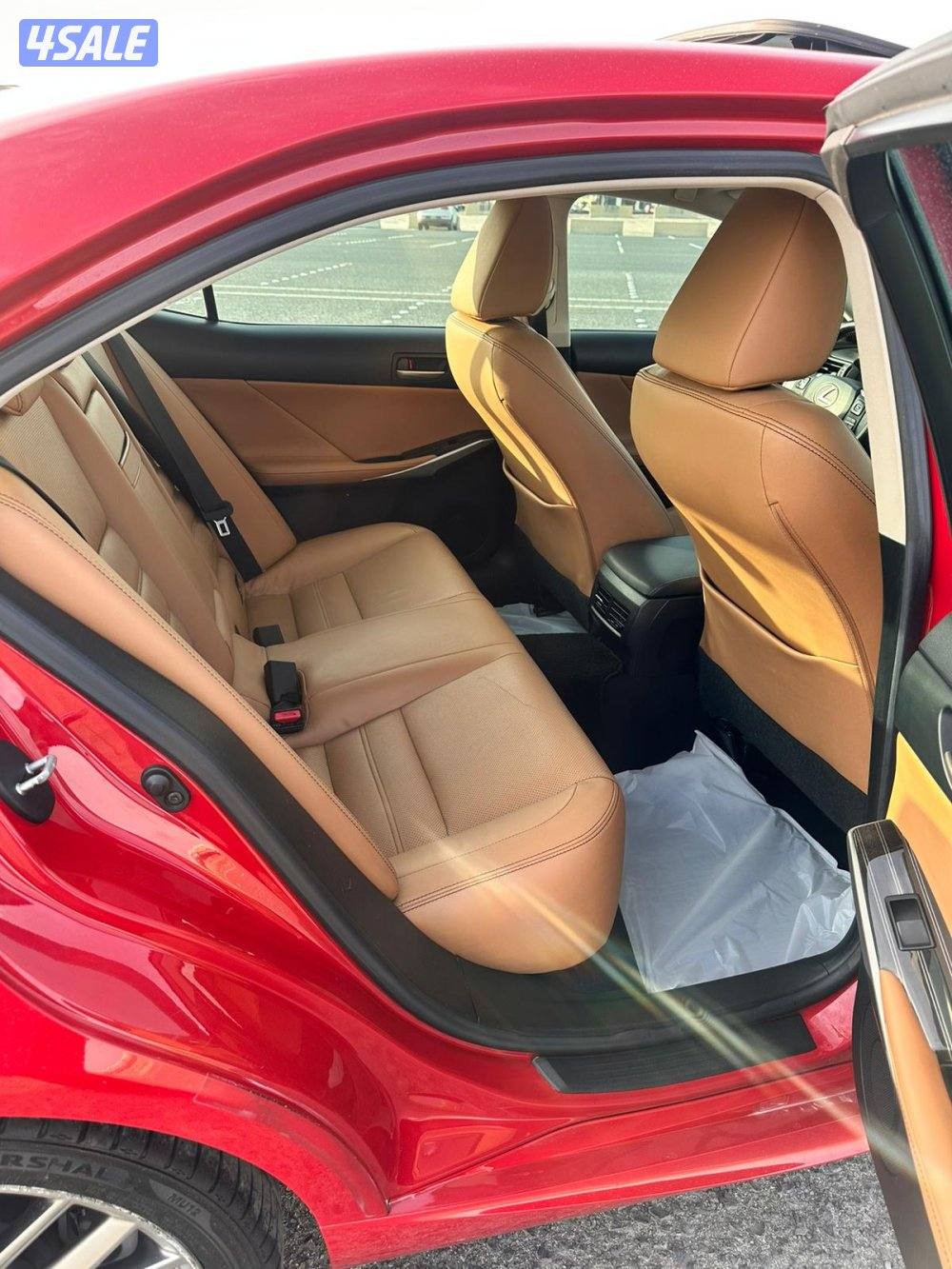 لكزس is200t موديل 2017 احمر عداد 94 الف بحاله ممتازة6