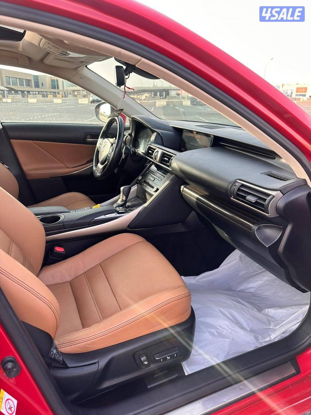 لكزس is200t موديل 2017 احمر عداد 94 الف بحاله ممتازة7