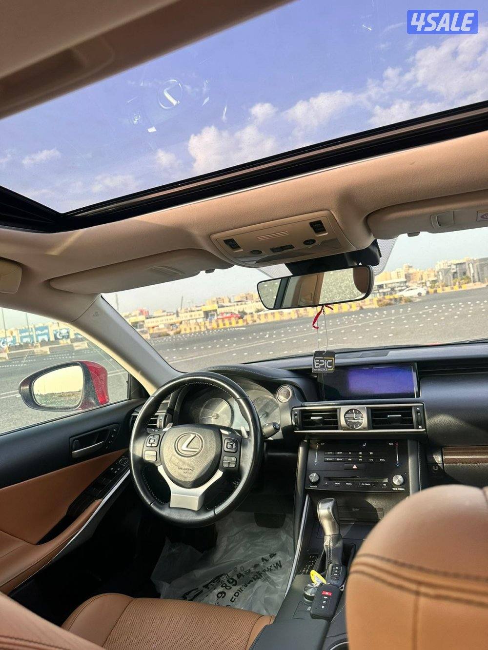 لكزس is200t موديل 2017 احمر عداد 94 الف بحاله ممتازة8