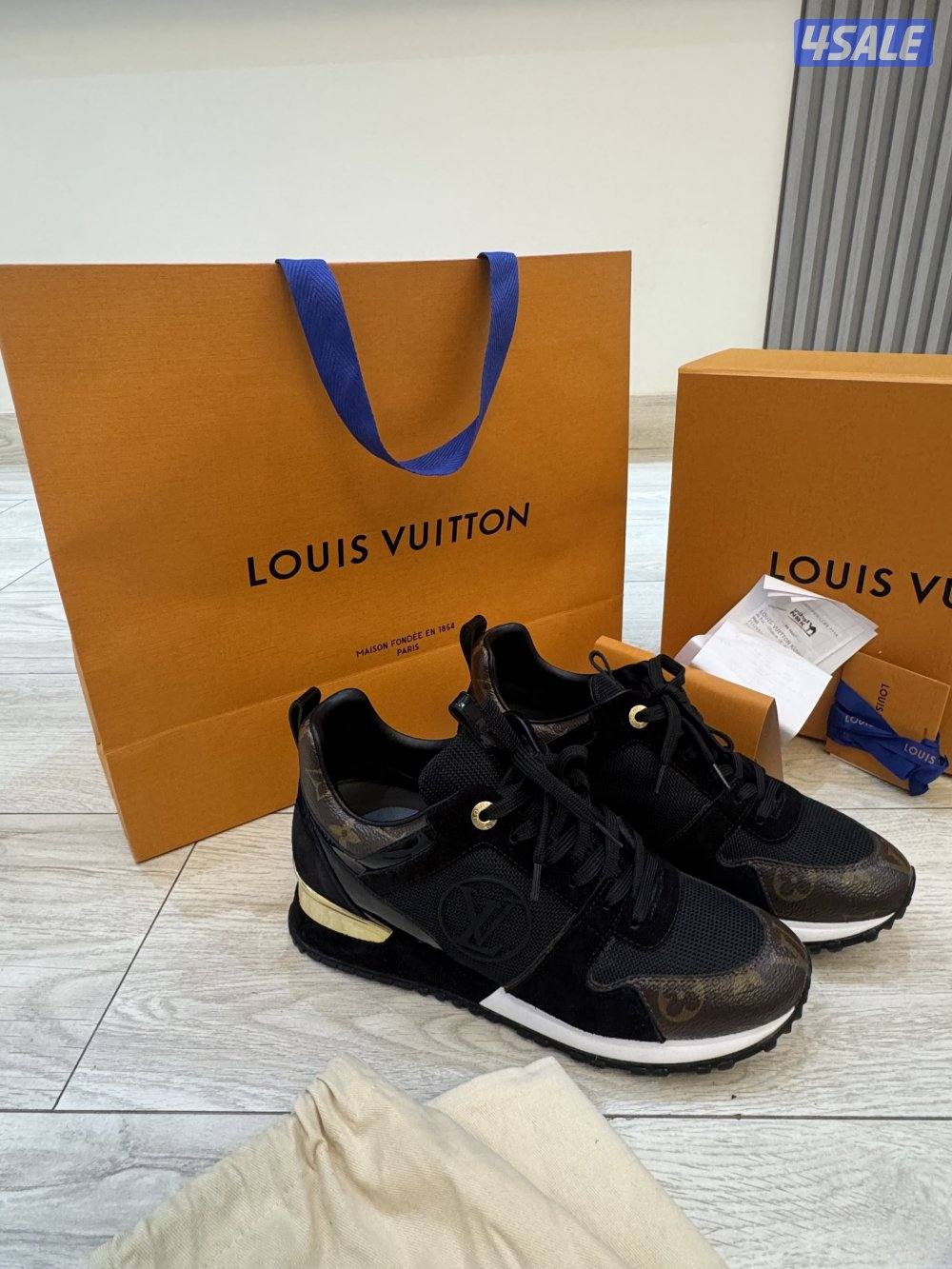 جوتي LV نسائي أصلي - مقاس 380