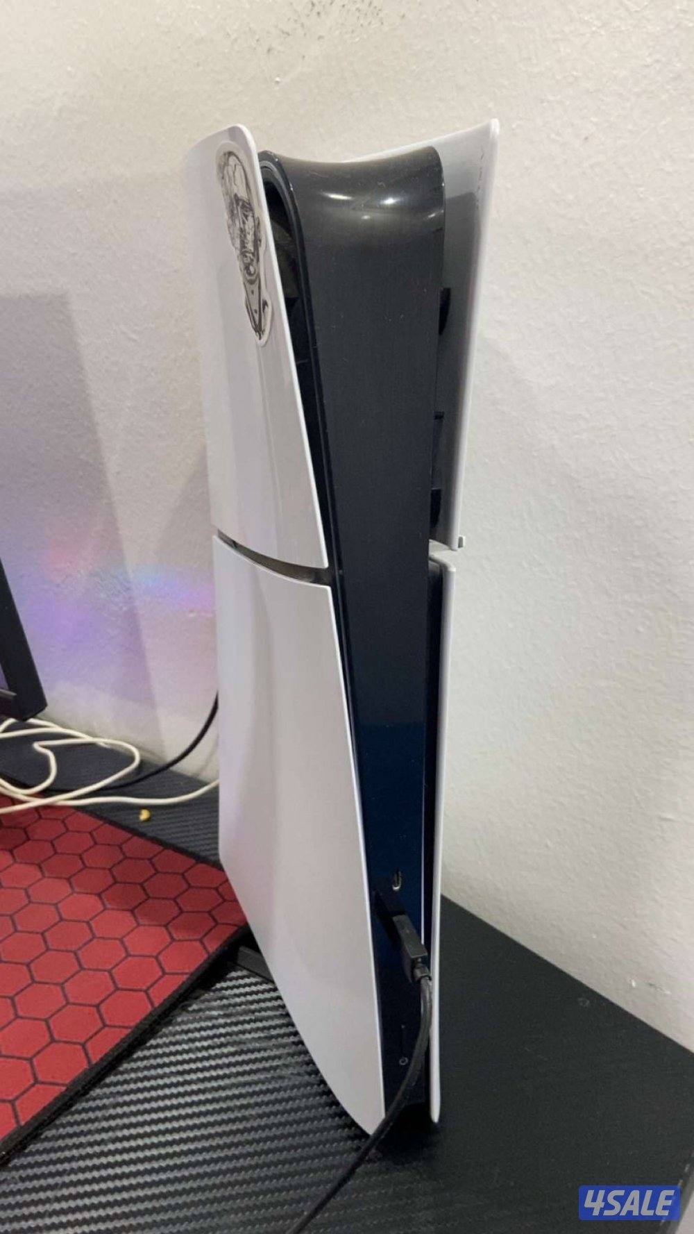 للبيع سوني فايف استعمال نضيف ٣ اشهر مع كامل اغراضه وقابل لتنزيل2