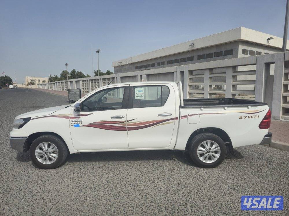 Toyota Hilux pick-up Automatic 4×2 ( 2020 model ) 41000 km orginal pnt1