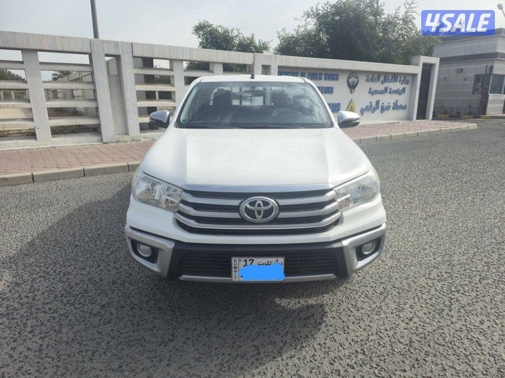 Toyota Hilux pick-up Automatic 4×2 ( 2020 model ) 41000 km orginal pnt2
