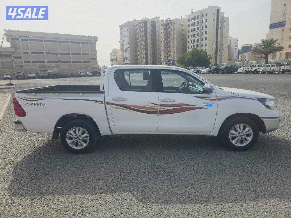 Toyota Hilux pick-up Automatic 4×2 ( 2020 model ) 41000 km orginal pnt4