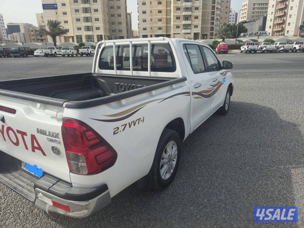 Toyota Hilux pick-up Automatic 4×2 ( 2020 model ) 41000 km orginal pnt5