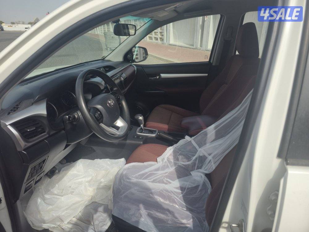 Toyota Hilux pick-up Automatic 4×2 ( 2020 model ) 41000 km orginal pnt7