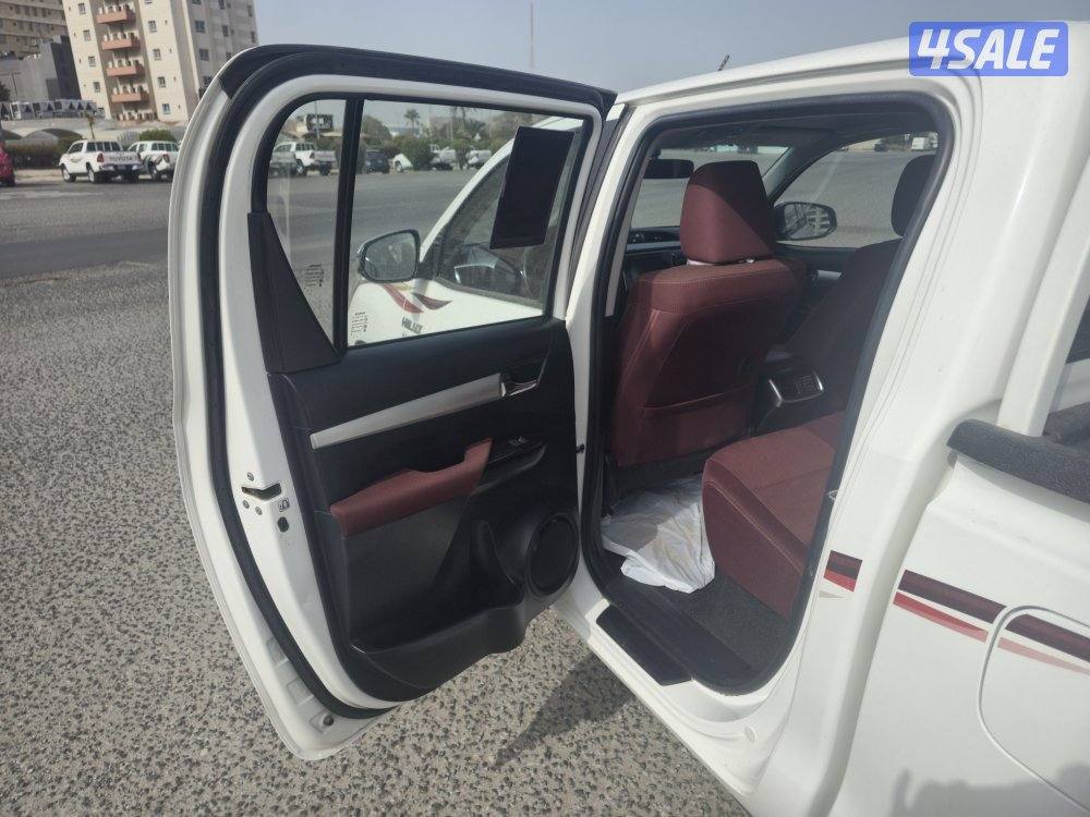 Toyota Hilux pick-up Automatic 4×2 ( 2020 model ) 41000 km orginal pnt9