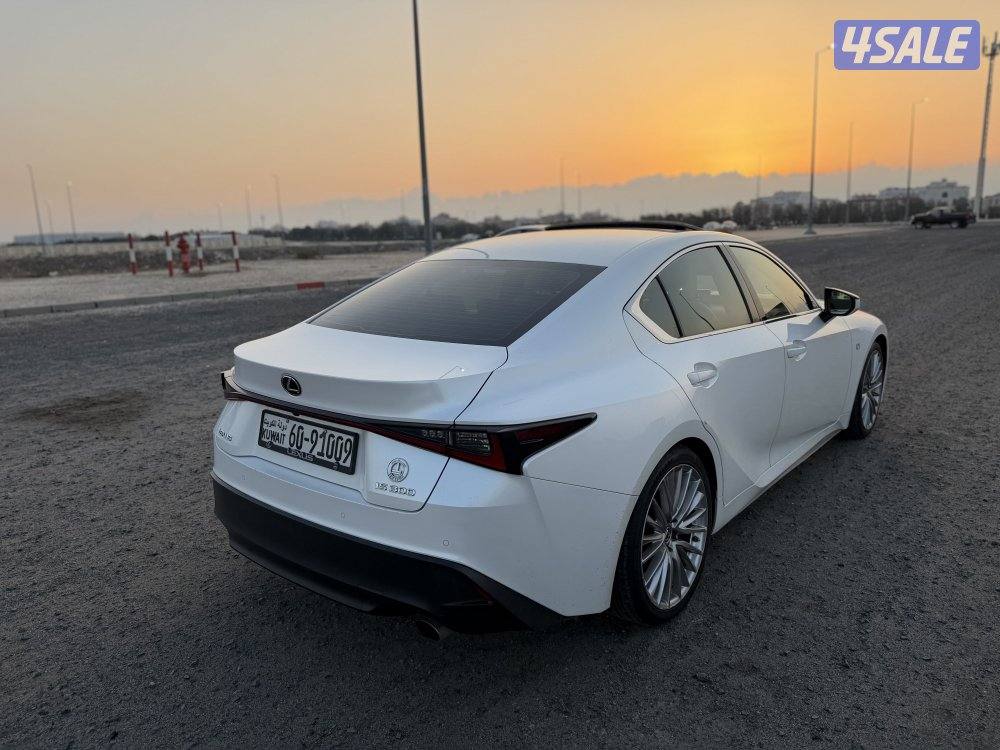 لكزس 2022 حجم is3001