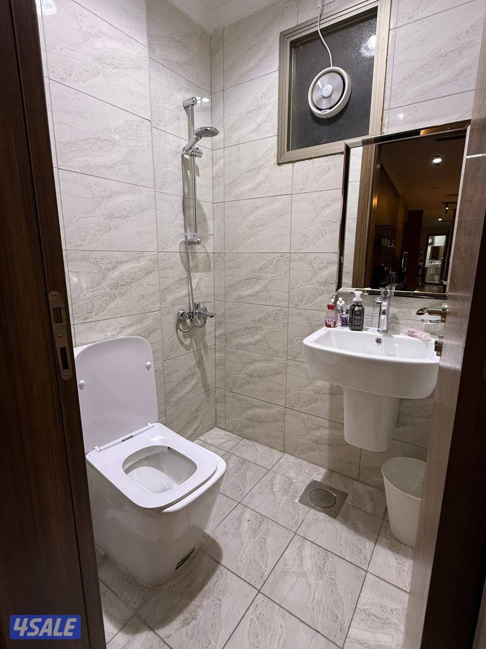 شقه للايجار خلو4