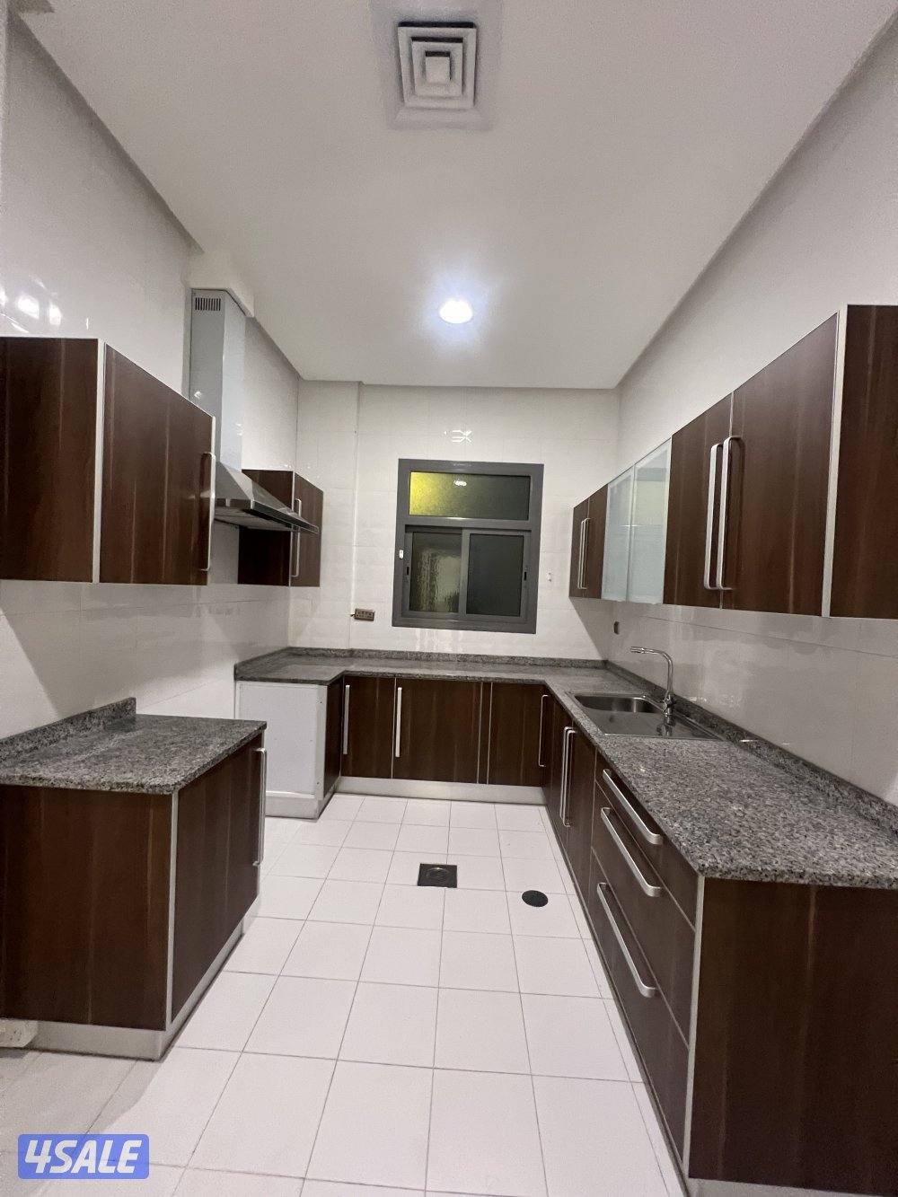 للايجار شقة ارضية غرفتين نوم ماستر4