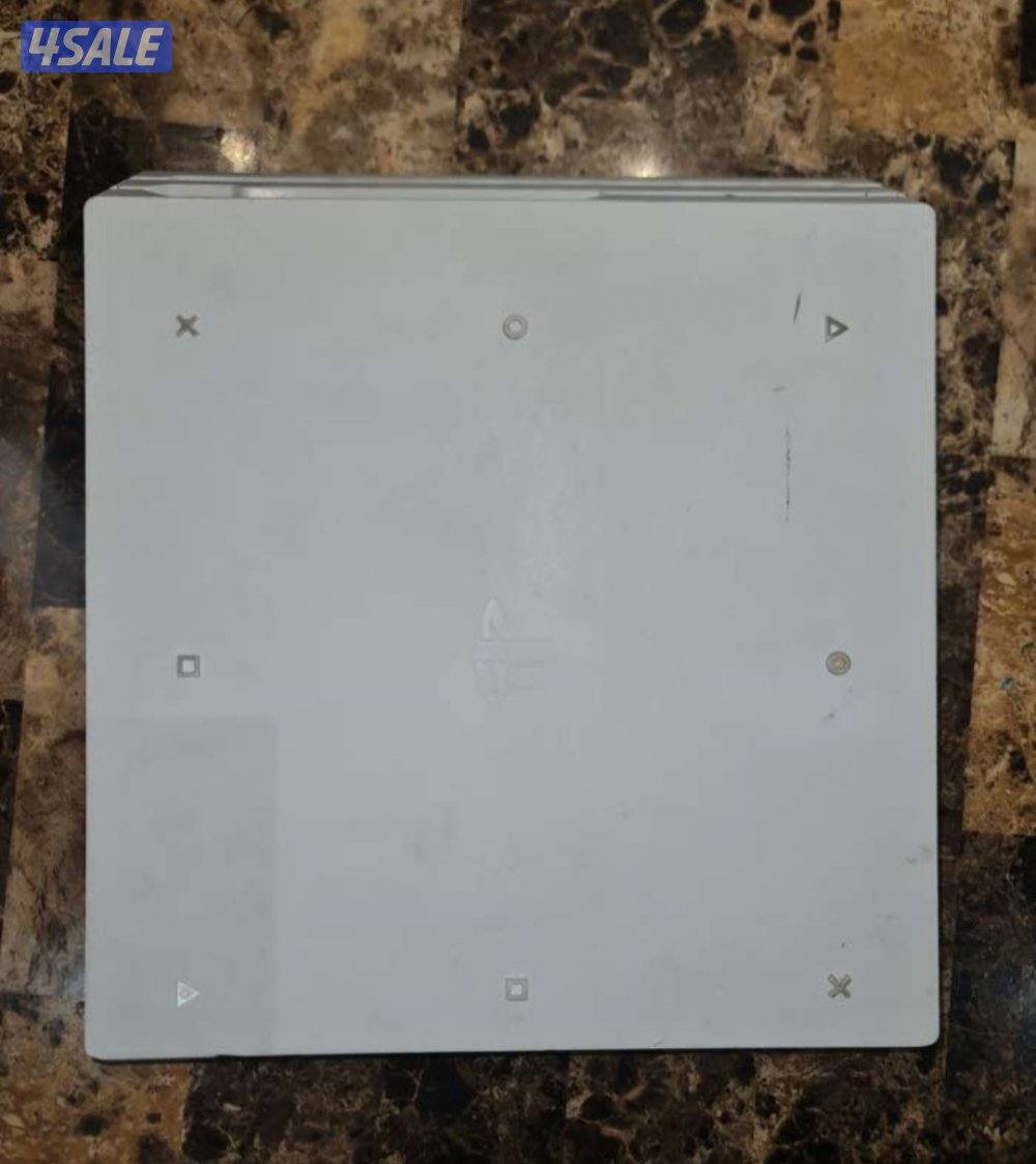 PS4 Pro 890 gb with travelling case and controller6