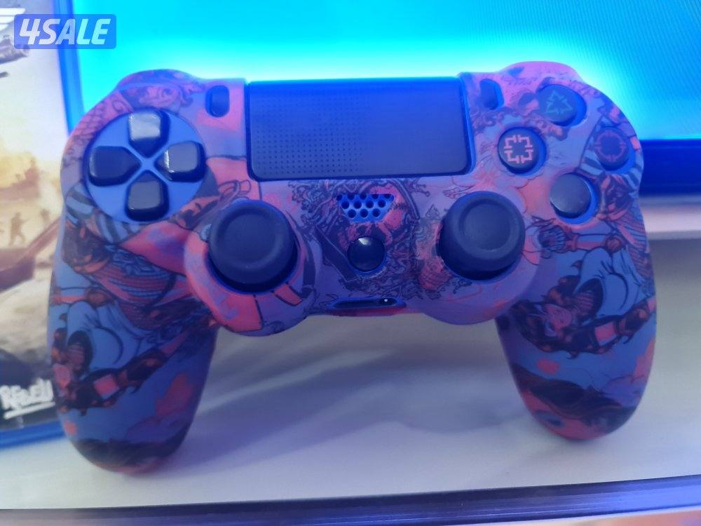 PS4 Pro 890 gb with travelling case and controller9