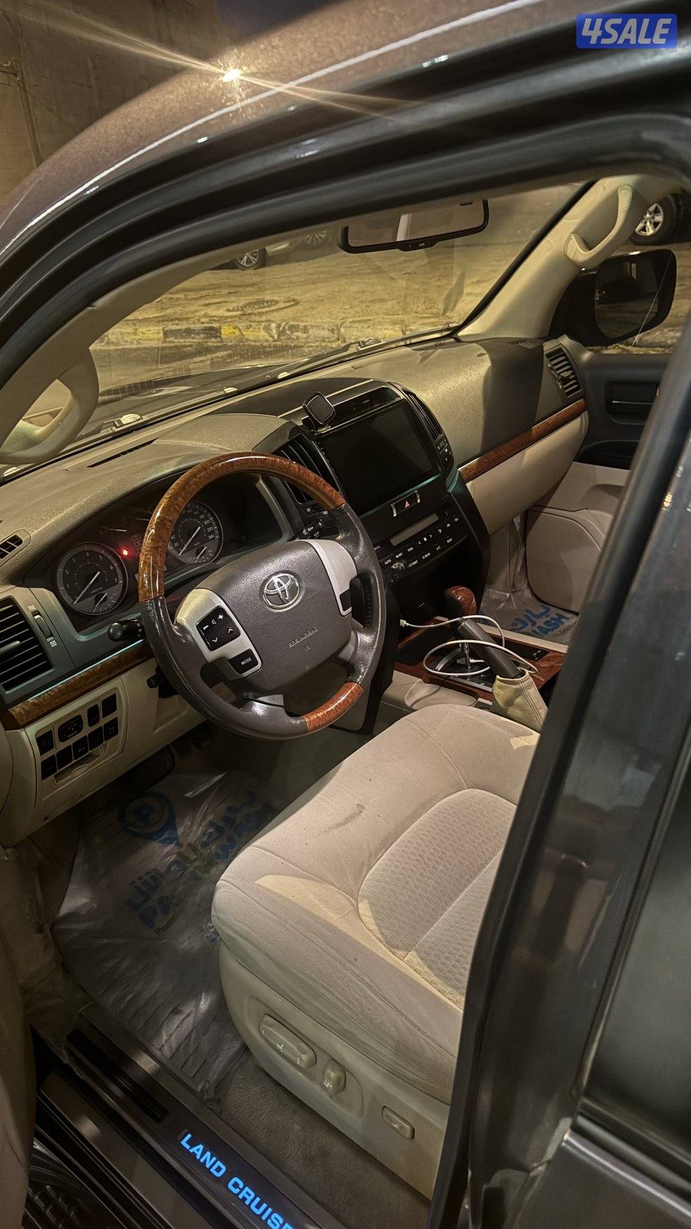 لاندكروزر ٢٠١٤ ماشي ٢٢٣1