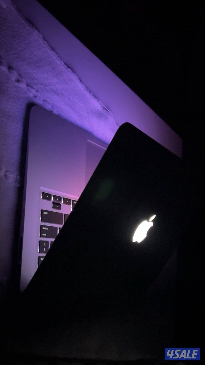 لابتوب MacBook Air نظيف مع الشاحن الأصلي والشنطة1