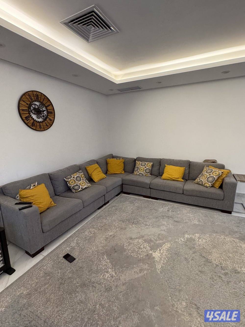 للبيع طاوله + غنفات0