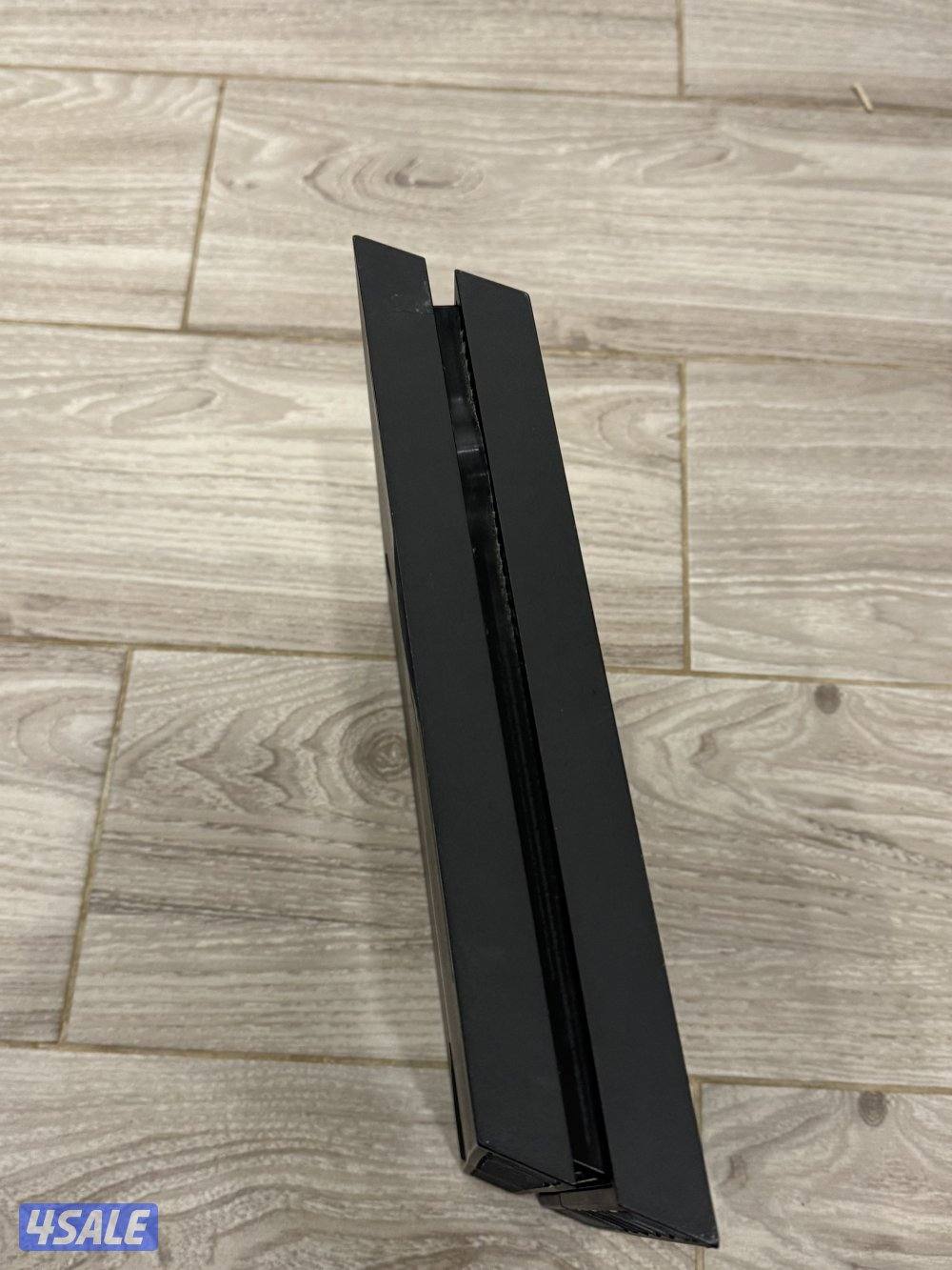 سوني ٤ مع يده بيعه سريعه0