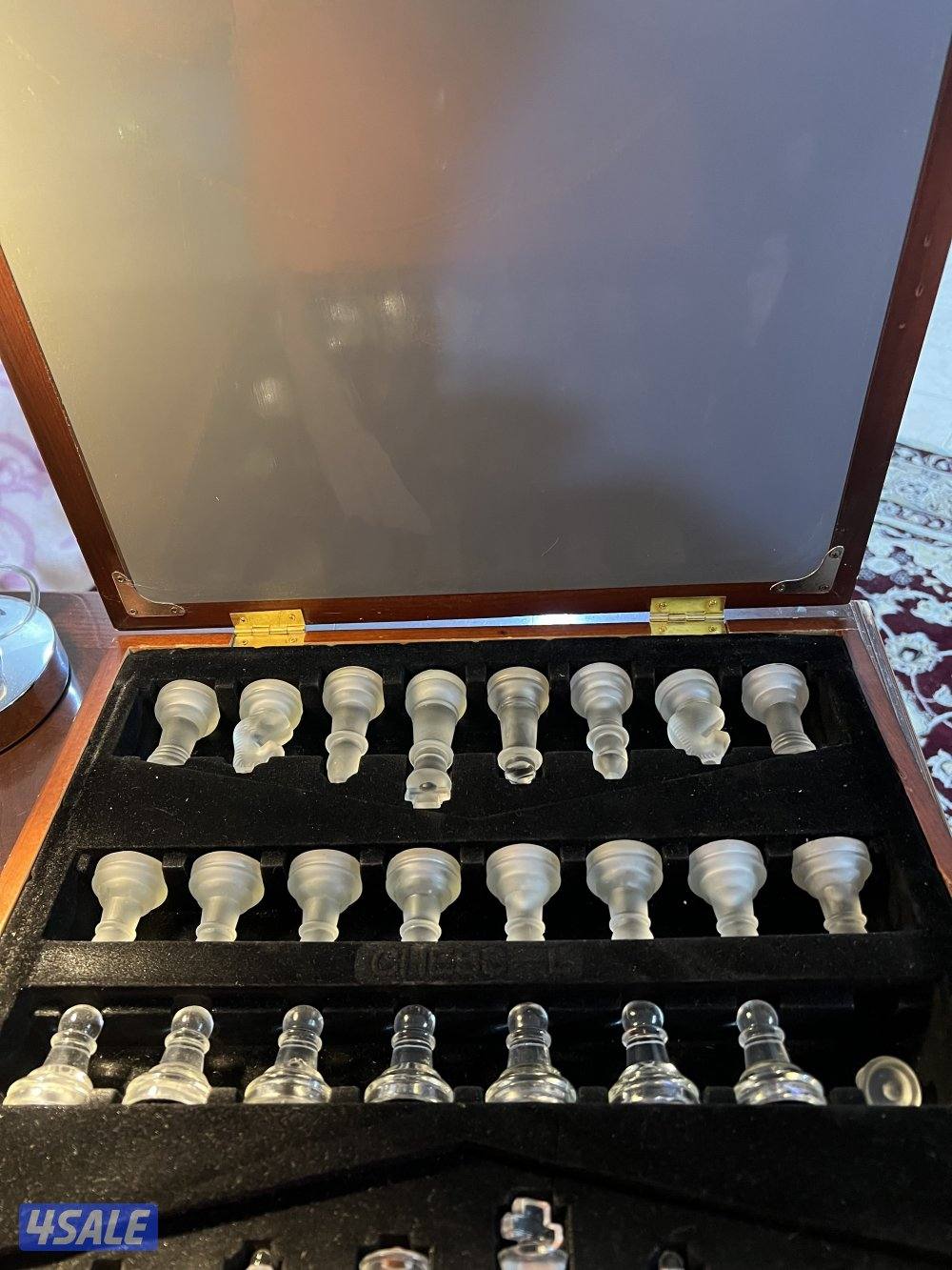 Glass chess set in wooden box4