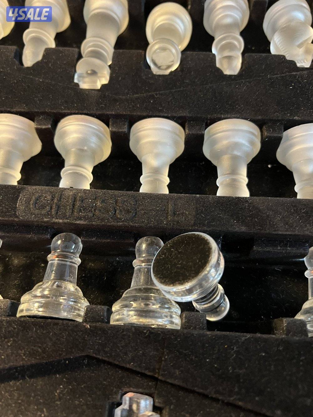 Glass chess set in wooden box6