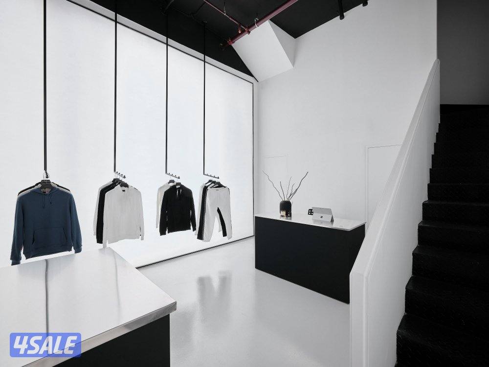 محل ملابس راقي خلو للبيع بالشويخ بمول راقي وسعر مغري1