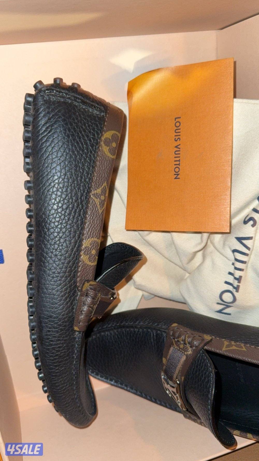 جوتي لويسفيتون نضيف جداً سعره من المحل 185دينار الاتصال واتساب فقط0