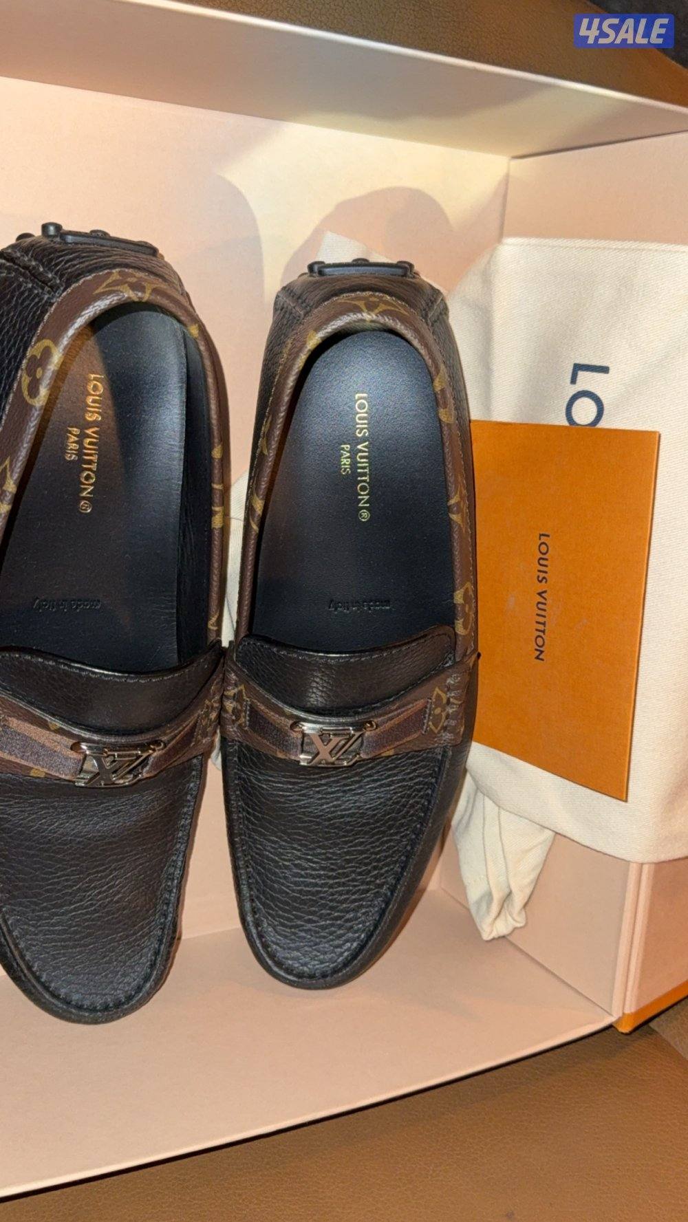 جوتي لويسفيتون نضيف جداً سعره من المحل 185دينار الاتصال واتساب فقط1