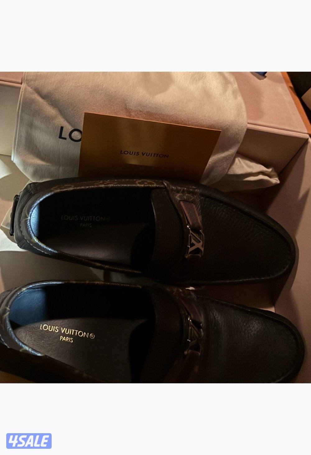 جوتي لويسفيتون نضيف جداً سعره من المحل 185دينار الاتصال واتساب فقط4