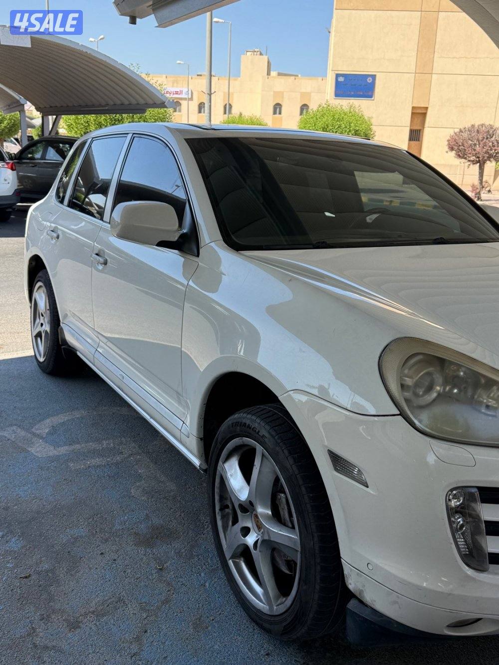 للبيع سيارة بورش كاين  8 سلندر وتواير جديده وهيه جديده وملغي وبنو راما1