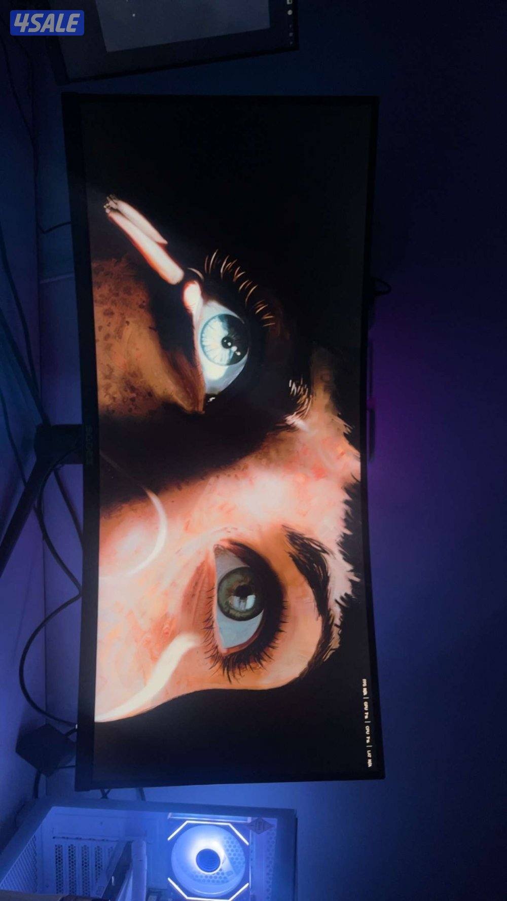 للبيع شاشه 2k 32 بوصه منحنيه كفاله سنه0