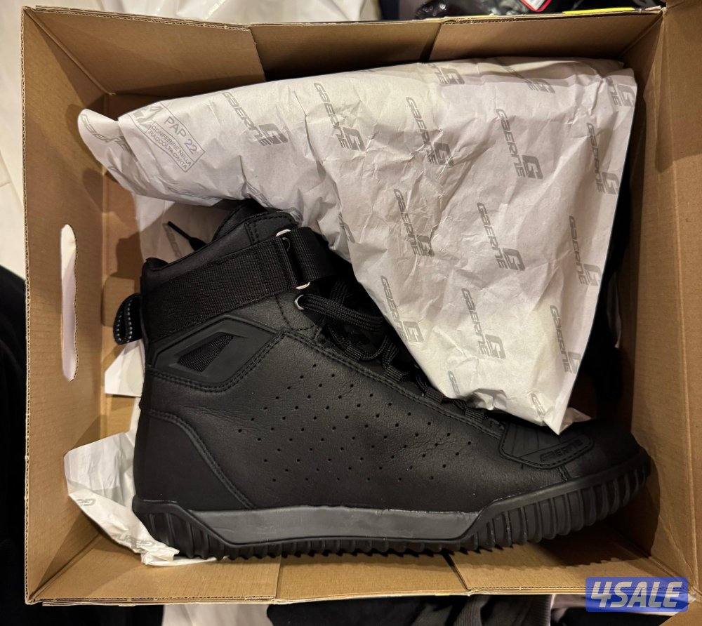 حذاء سيفتي ماركة غارني اصلي غير مستخدم- واتس اب فقط!!!1