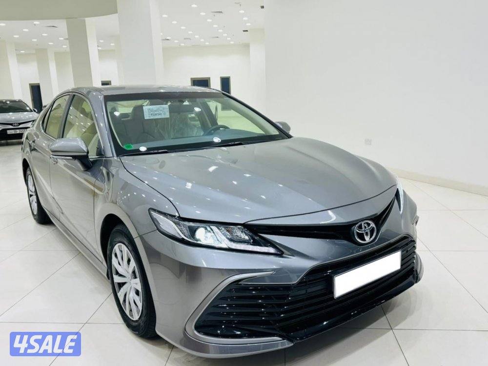 للبيع تويوتا كامري LE  2.5موديل 2023 عداد اصفار0