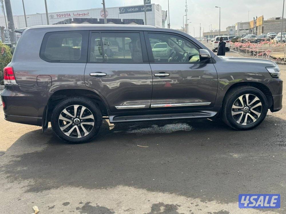 لاند كروزر GX.R-قراند تورينق .V8 موديل 2019 ماشى 250.000 k.m2