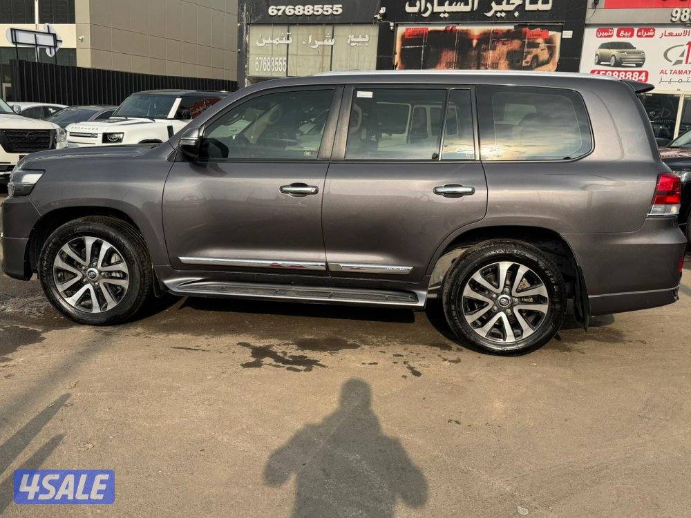 لاند كروزر GX.R-قراند تورينق .V8 موديل 2019 ماشى 250.000 k.m3