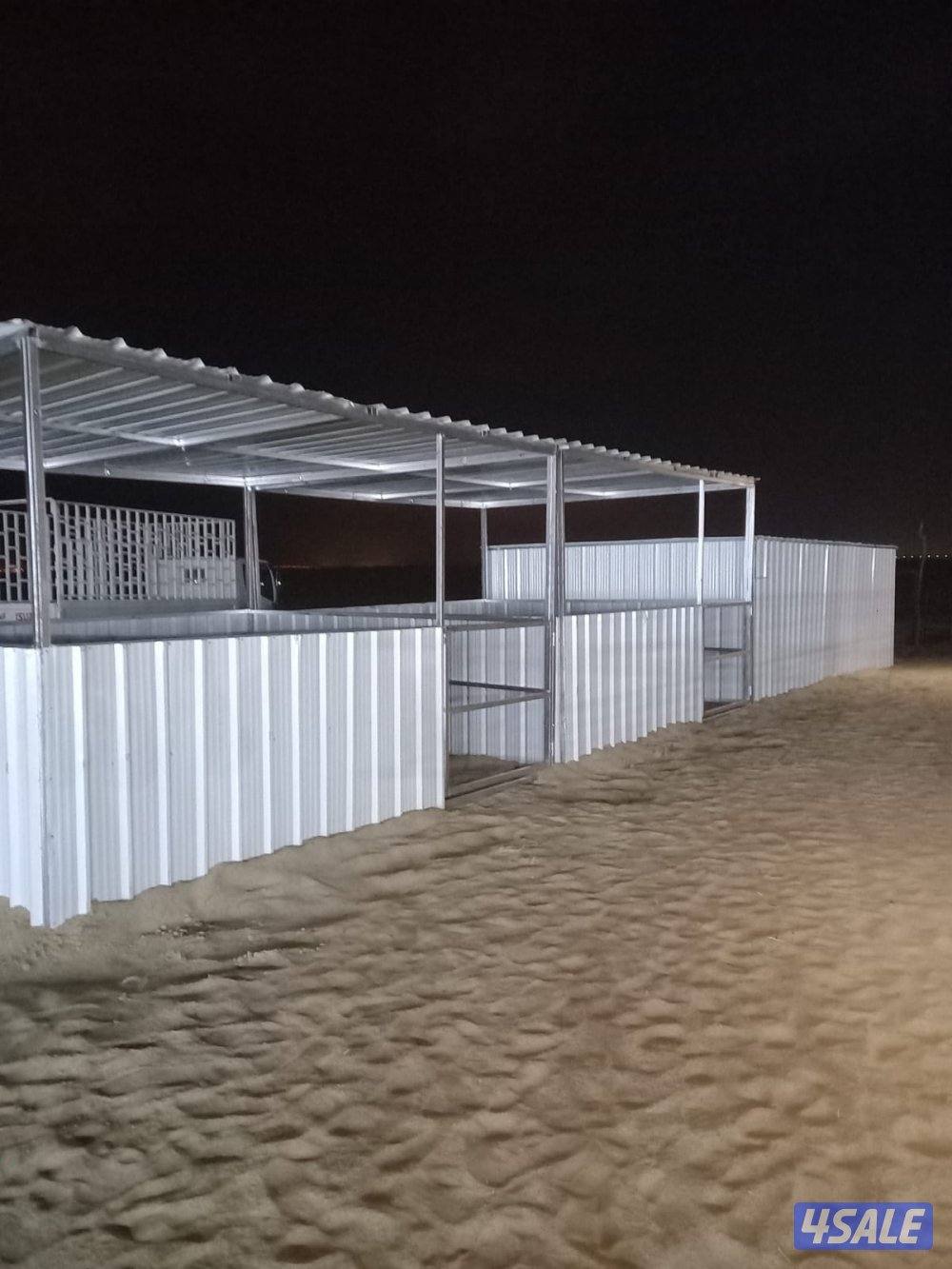 للبيع بناجر خيل صيفيه + بواديك ومخازن علف وغرف حرّاس2