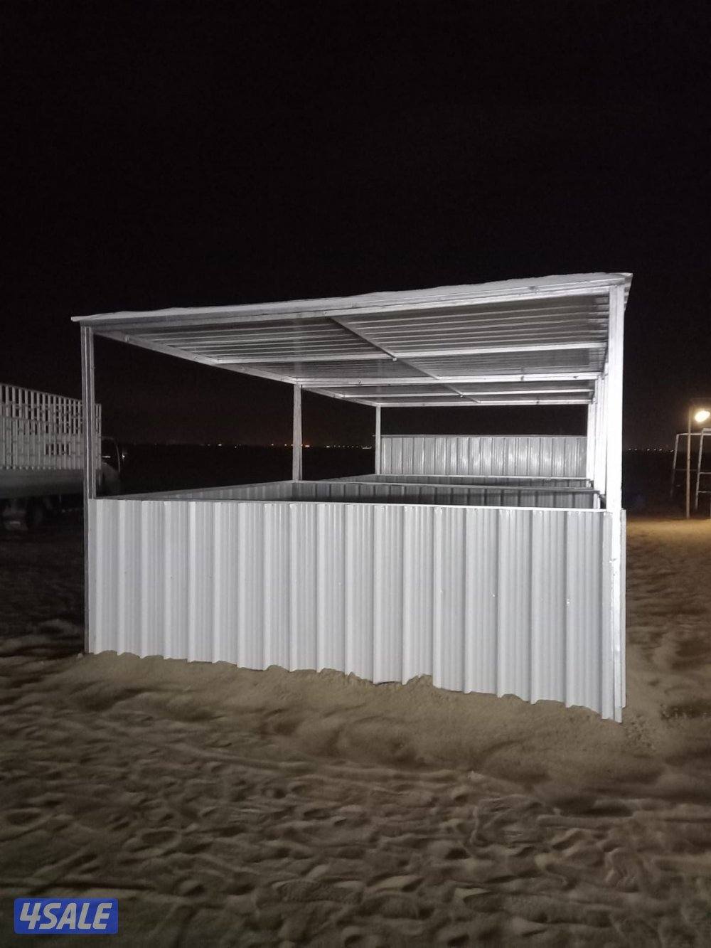 للبيع بناجر خيل صيفيه + بواديك ومخازن علف وغرف حرّاس3