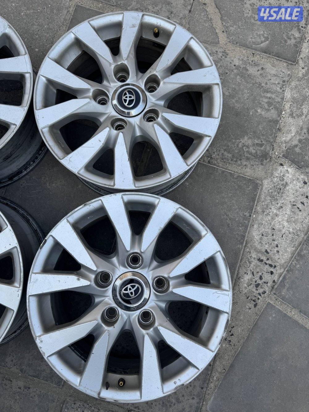 للبيع أربع رنقات لاندكروزر مديل من  2016 لي 2021 نظاف1