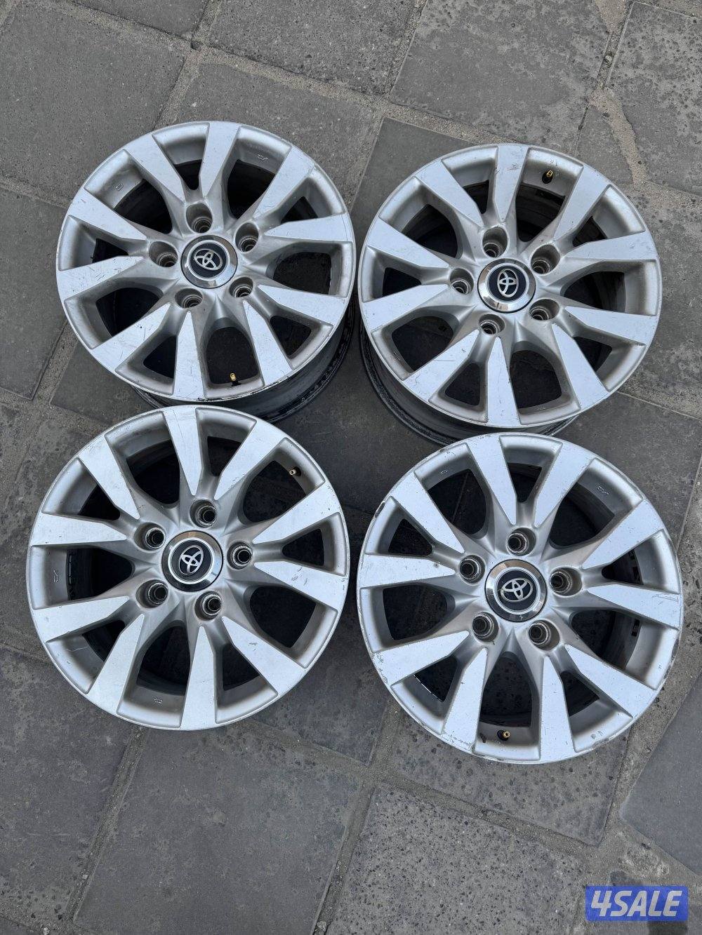 للبيع أربع رنقات لاندكروزر مديل من  2016 لي 2021 نظاف2