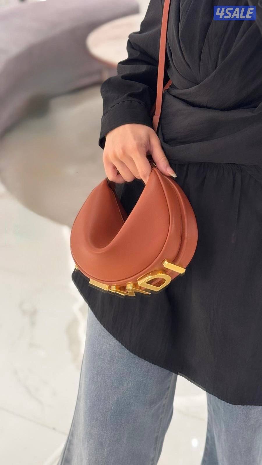 للبيع شنطه فندي اصليه جديده2