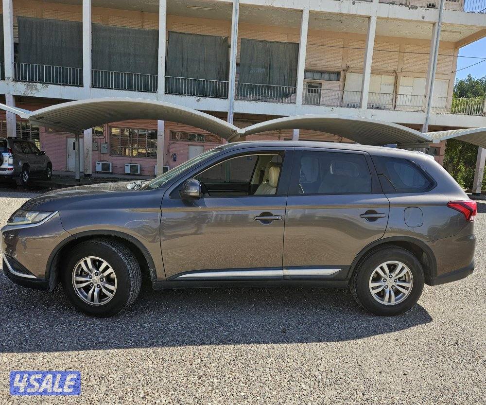 Mitsubishi Outlander (2019) in very good condition.0
