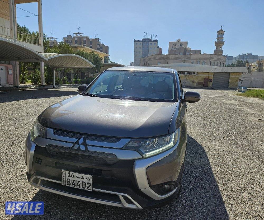 Mitsubishi Outlander (2019) in very good condition.2