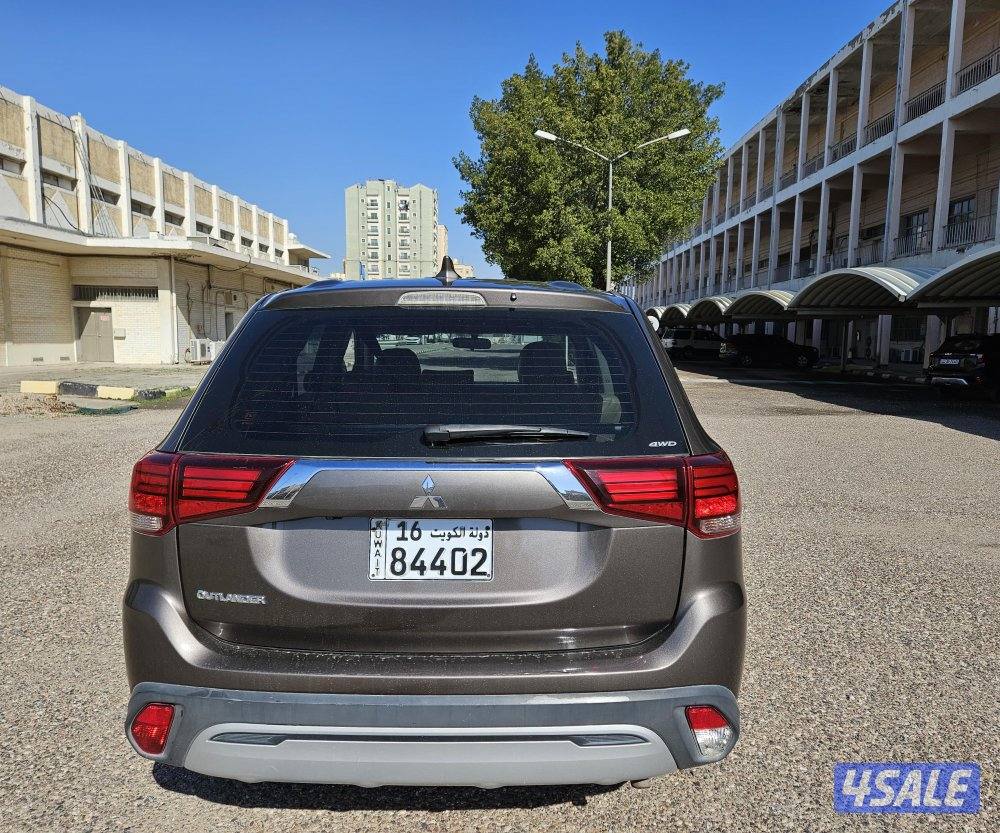 Mitsubishi Outlander (2019) in very good condition.3