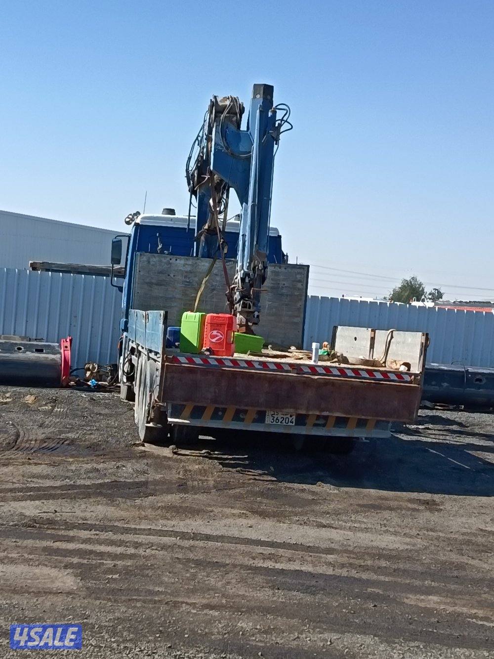 Lorry Crane drivers are required provided that there is a Pakistani, I0