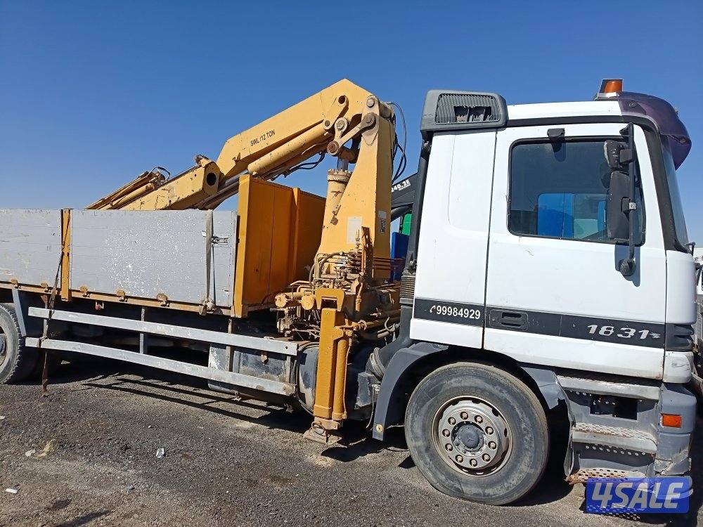 Lorry Crane drivers are required provided that there is a Pakistani, I1