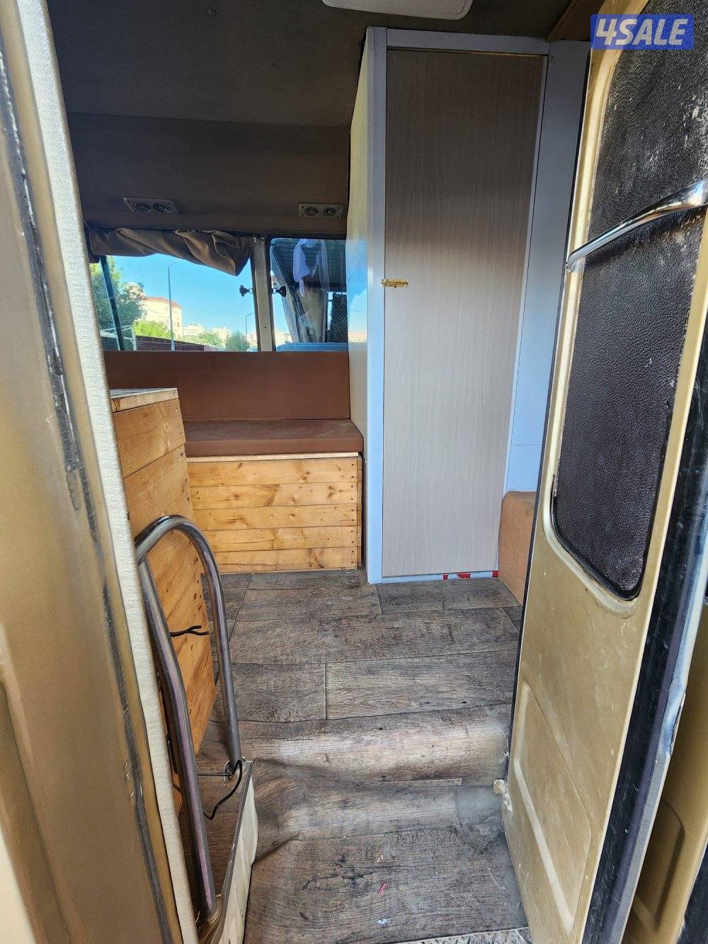 باص تويوتا موديل  20004