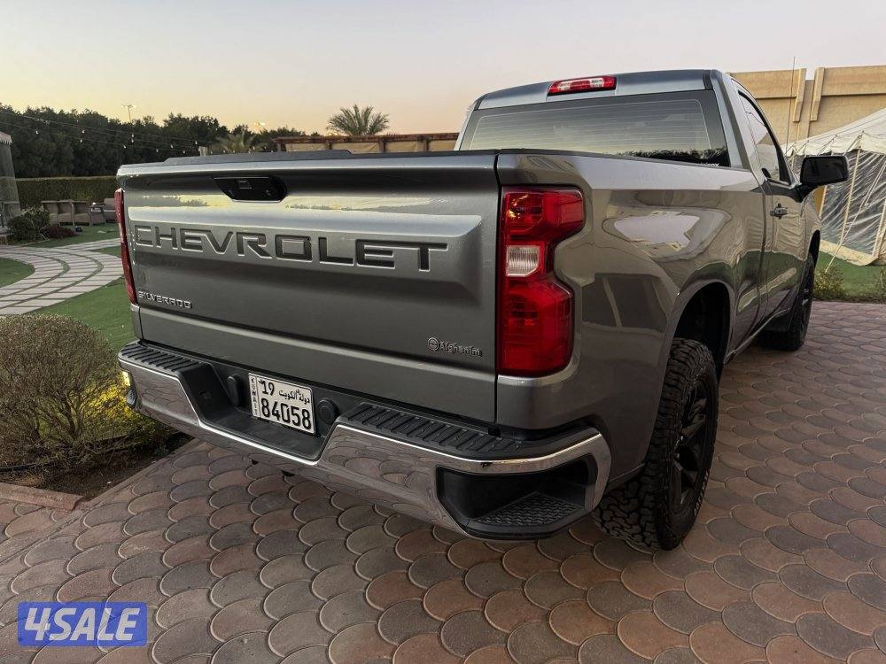 للبيع سلفرادو 2021 رمادي سيرفس منتظم في الوكالة عليه رنقات وتواير0