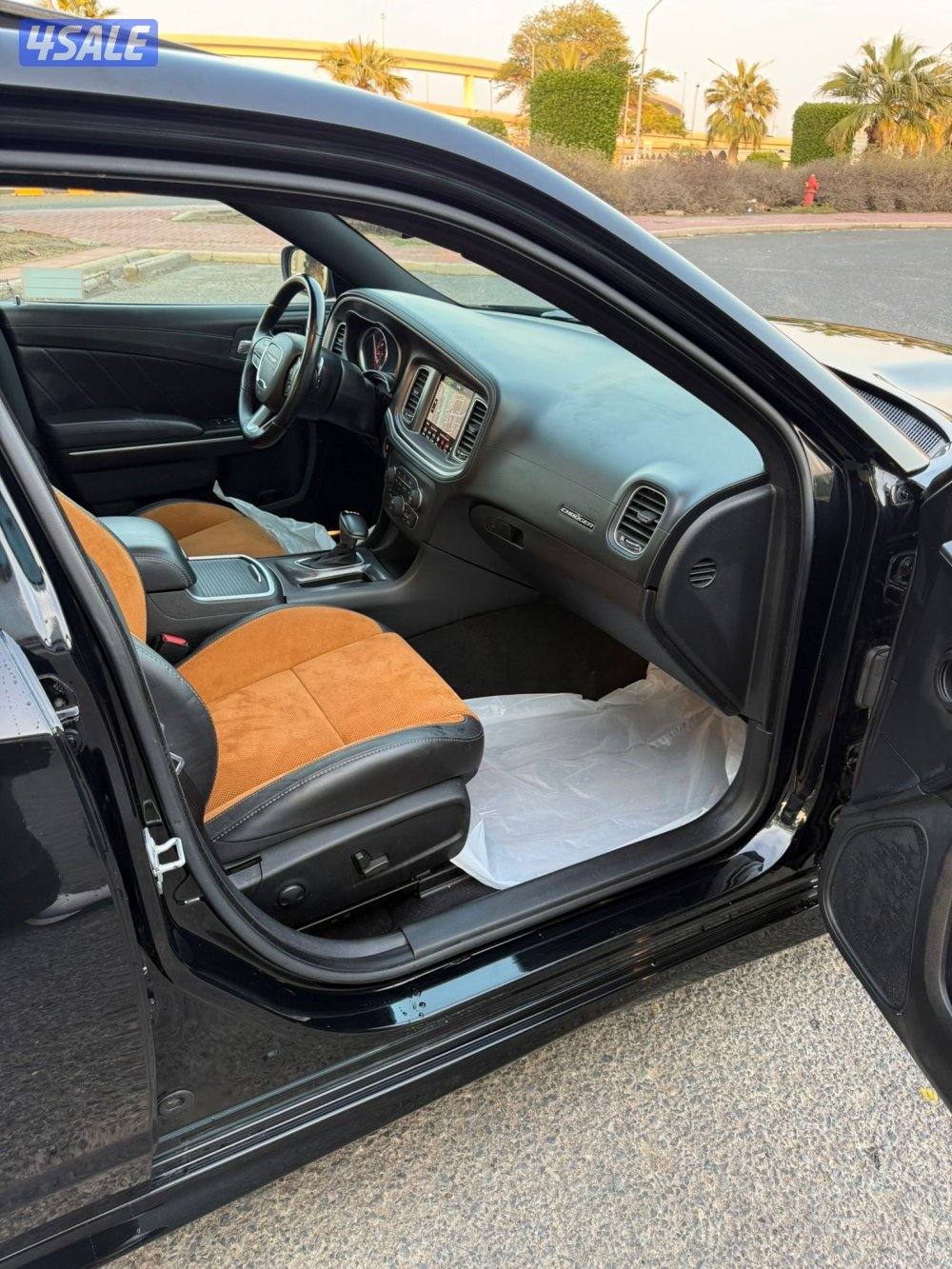 شارجر GT موديل 2022 بحاله الوكالة 6 سلندر اعلى درجه عداد80 الف فقط10