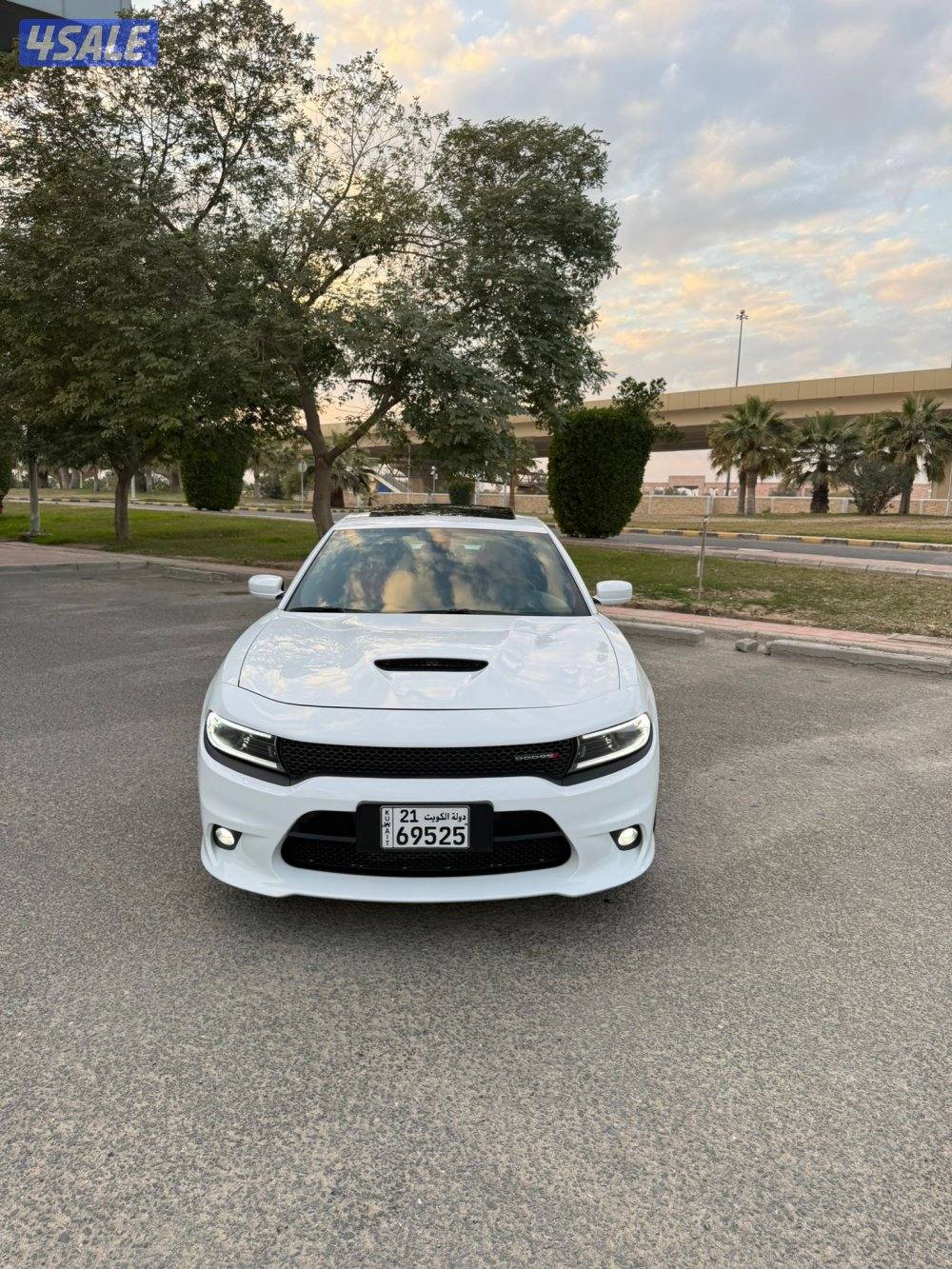 شارجر GT موديل 2022 بحاله الوكالة 6 سلندر اعلى درجه عداد60 الف فقط2