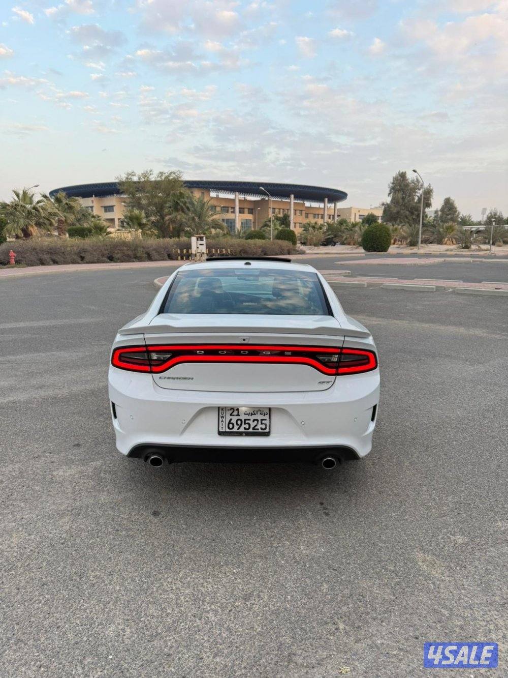 شارجر GT موديل 2022 بحاله الوكالة 6 سلندر اعلى درجه عداد60 الف فقط4